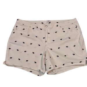Crown & Ivy Women's White Elephant Print Shorts Size 24W